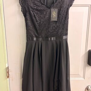 Chic Black Lace Midi Dress